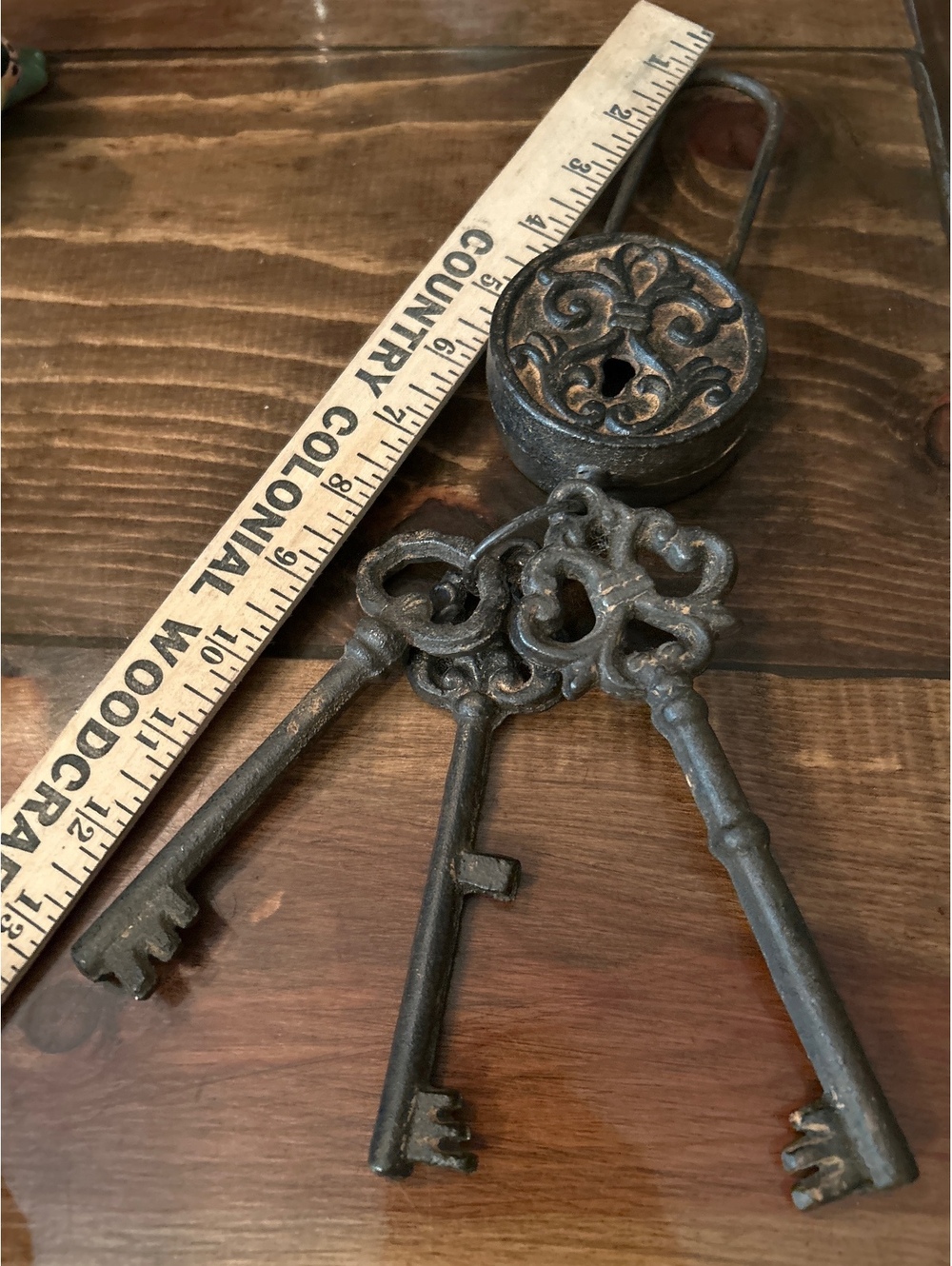 Key- old looking decor - Picture 2 of 3